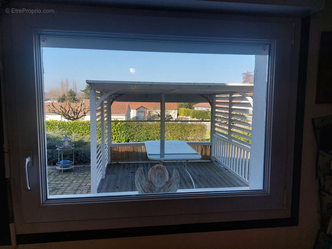 Maison à CREUZIER-LE-VIEUX