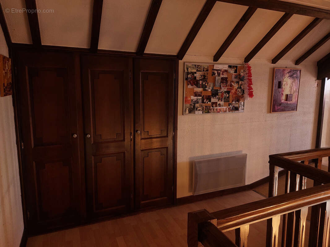 Maison à CREUZIER-LE-VIEUX