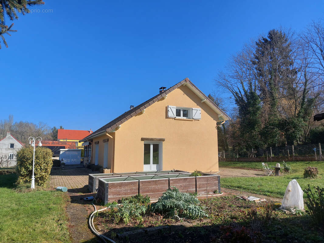 Maison à CREUZIER-LE-VIEUX