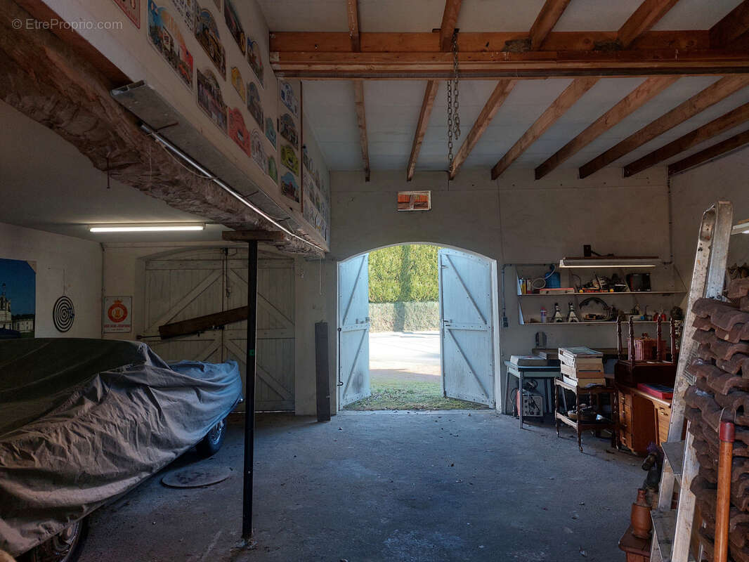 Maison à CREUZIER-LE-VIEUX