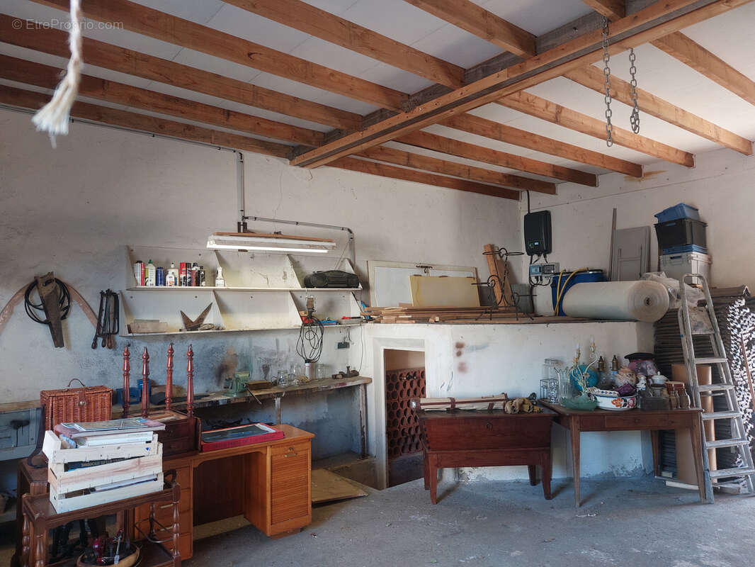 Maison à CREUZIER-LE-VIEUX