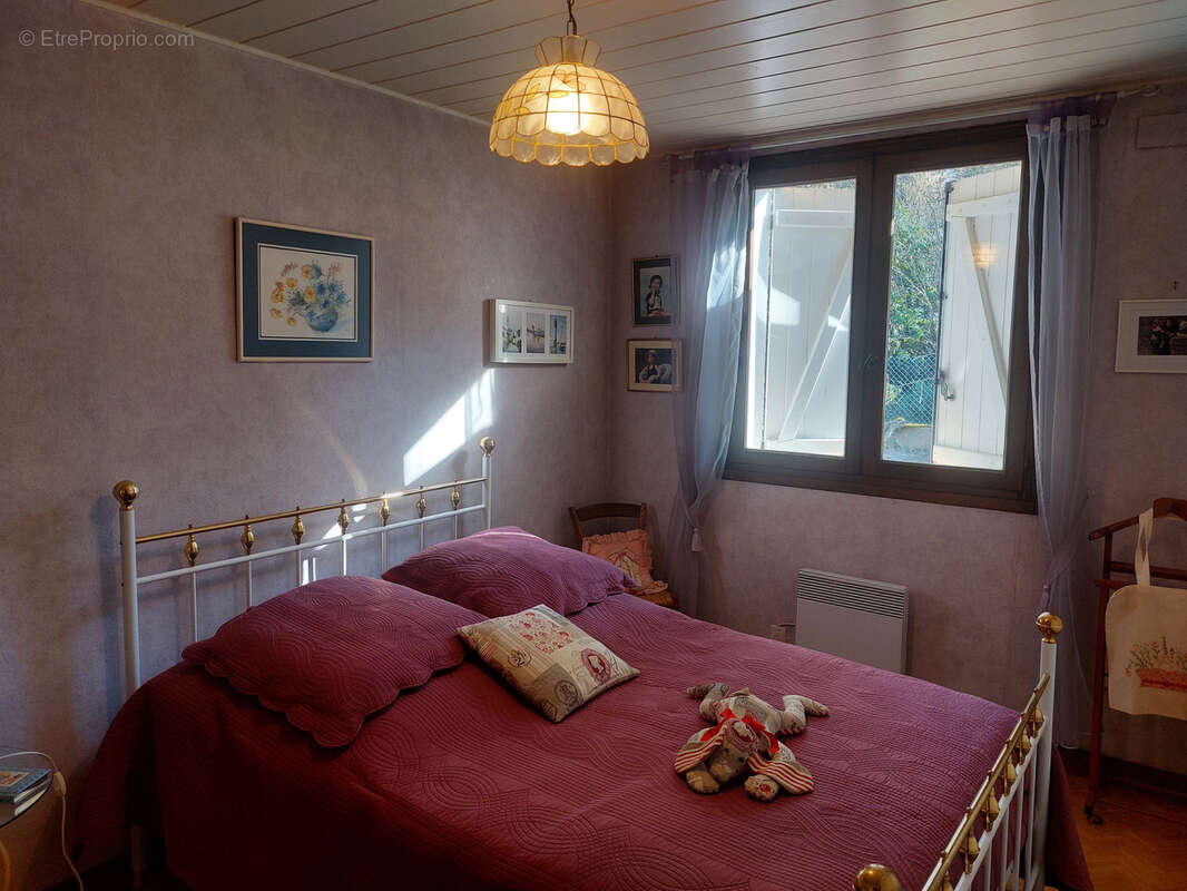 Maison à CREUZIER-LE-VIEUX