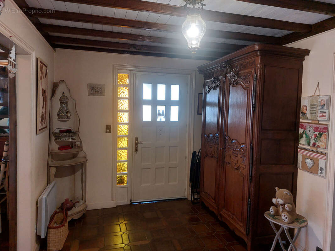 Maison à CREUZIER-LE-VIEUX