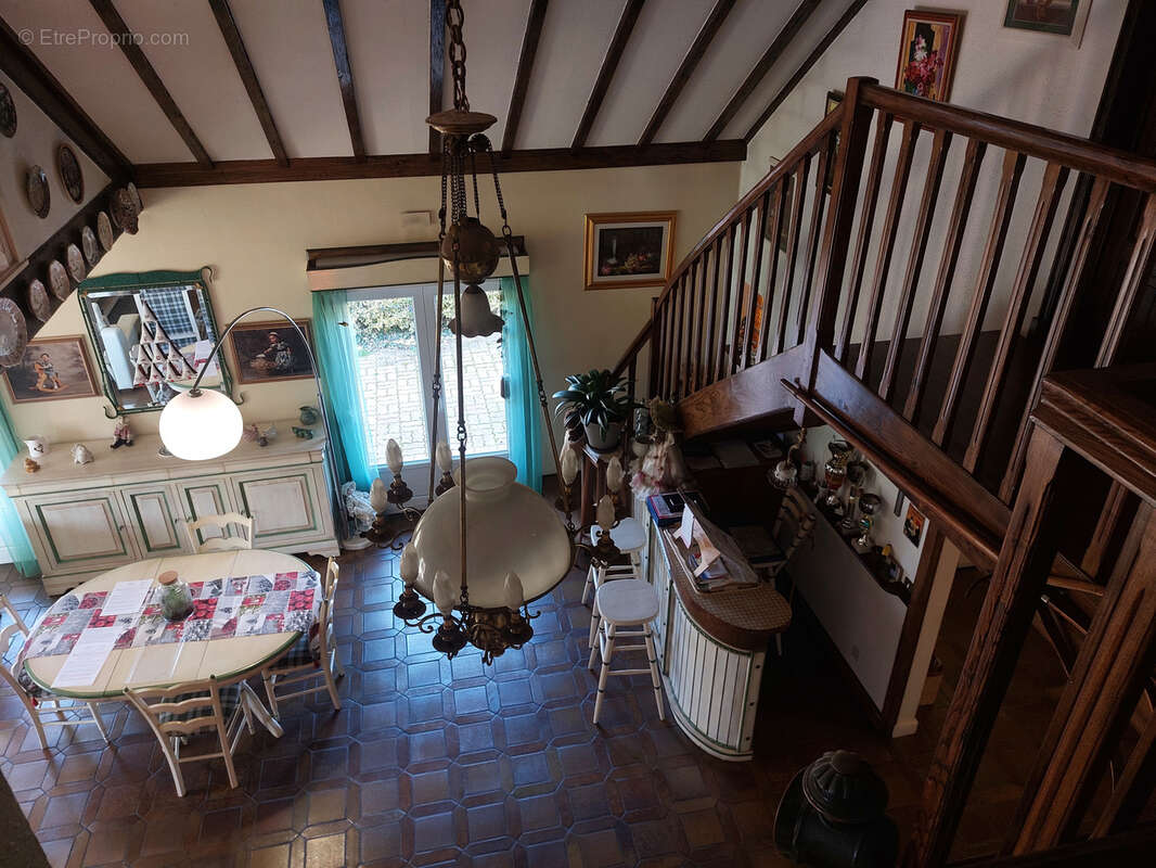 Maison à CREUZIER-LE-VIEUX