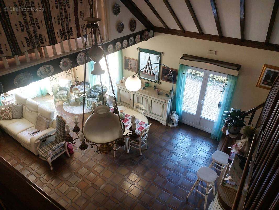 Maison à CREUZIER-LE-VIEUX