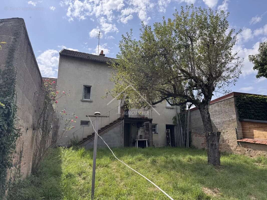 Maison à DOMPIERRE-SUR-BESBRE