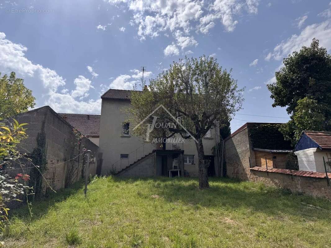 Maison à DOMPIERRE-SUR-BESBRE