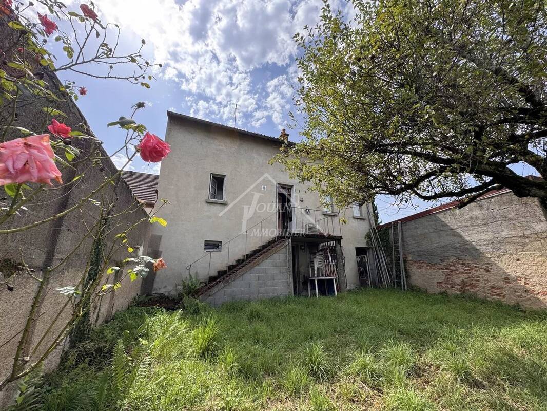 Maison à DOMPIERRE-SUR-BESBRE