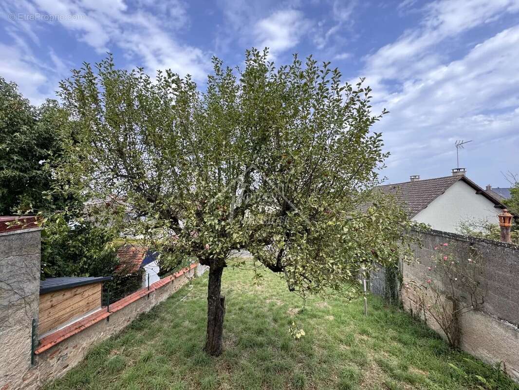 Maison à DOMPIERRE-SUR-BESBRE