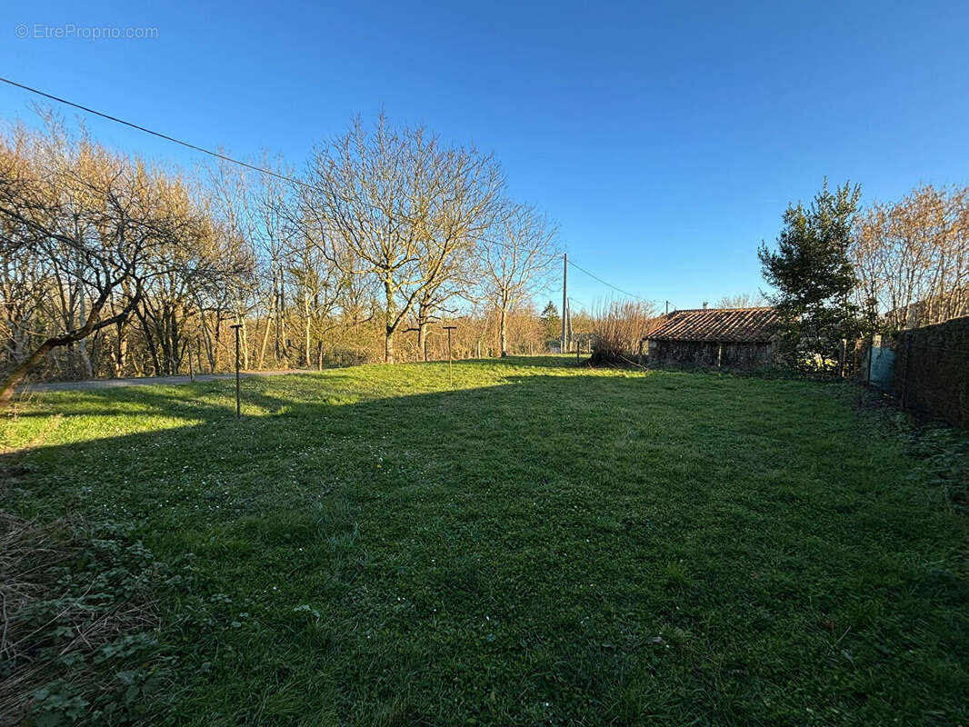 Maison à SAINT-PIERRE-D&#039;EXIDEUIL