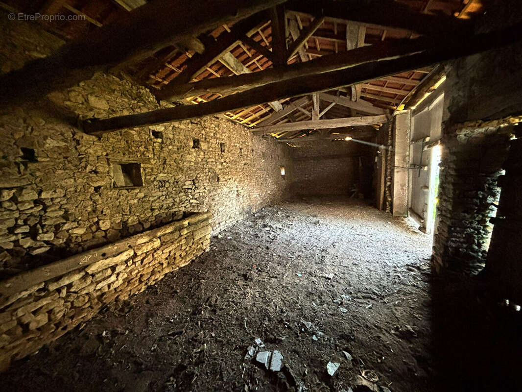 Maison à SAINT-PIERRE-D&#039;EXIDEUIL