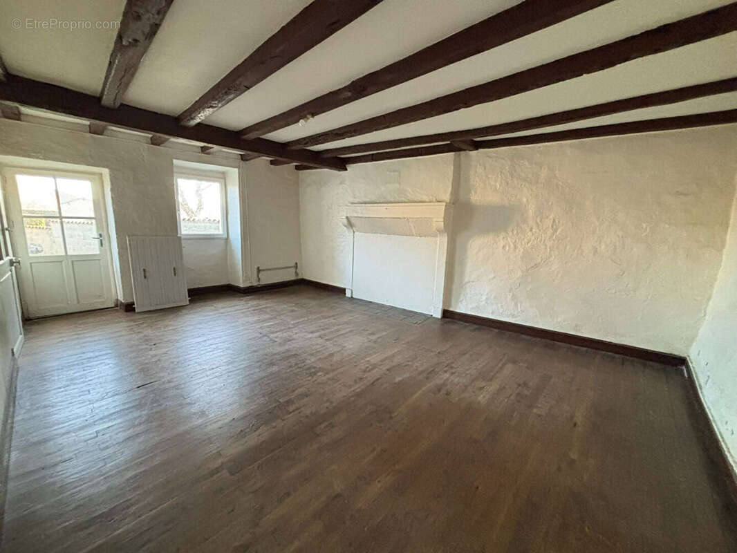 Maison à SAINT-PIERRE-D&#039;EXIDEUIL