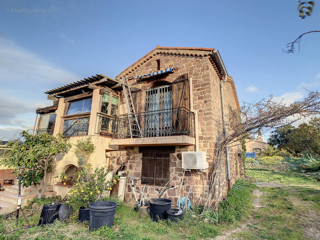 Maison à LES ISSAMBRES