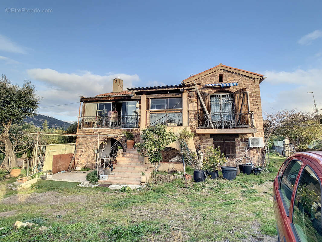 Maison à LES ISSAMBRES