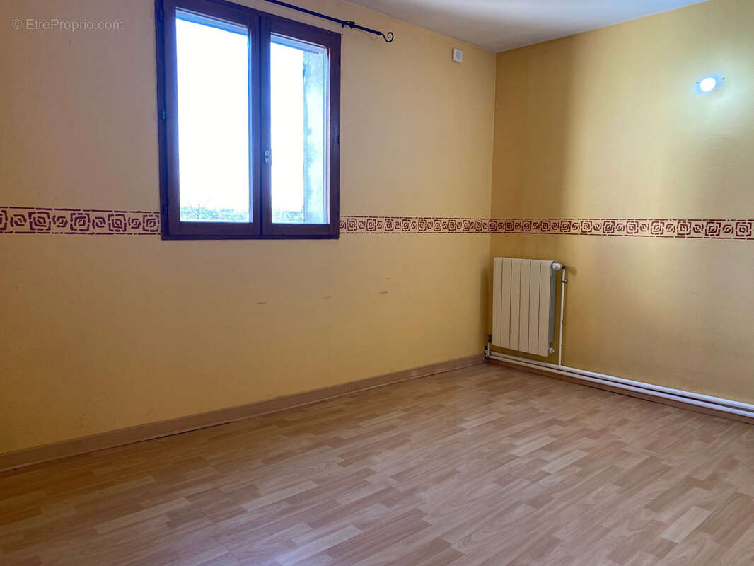 Maison à SAINT-REMY-EN-BOUZEMONT-SAINT-GENEST-ET-ISSON