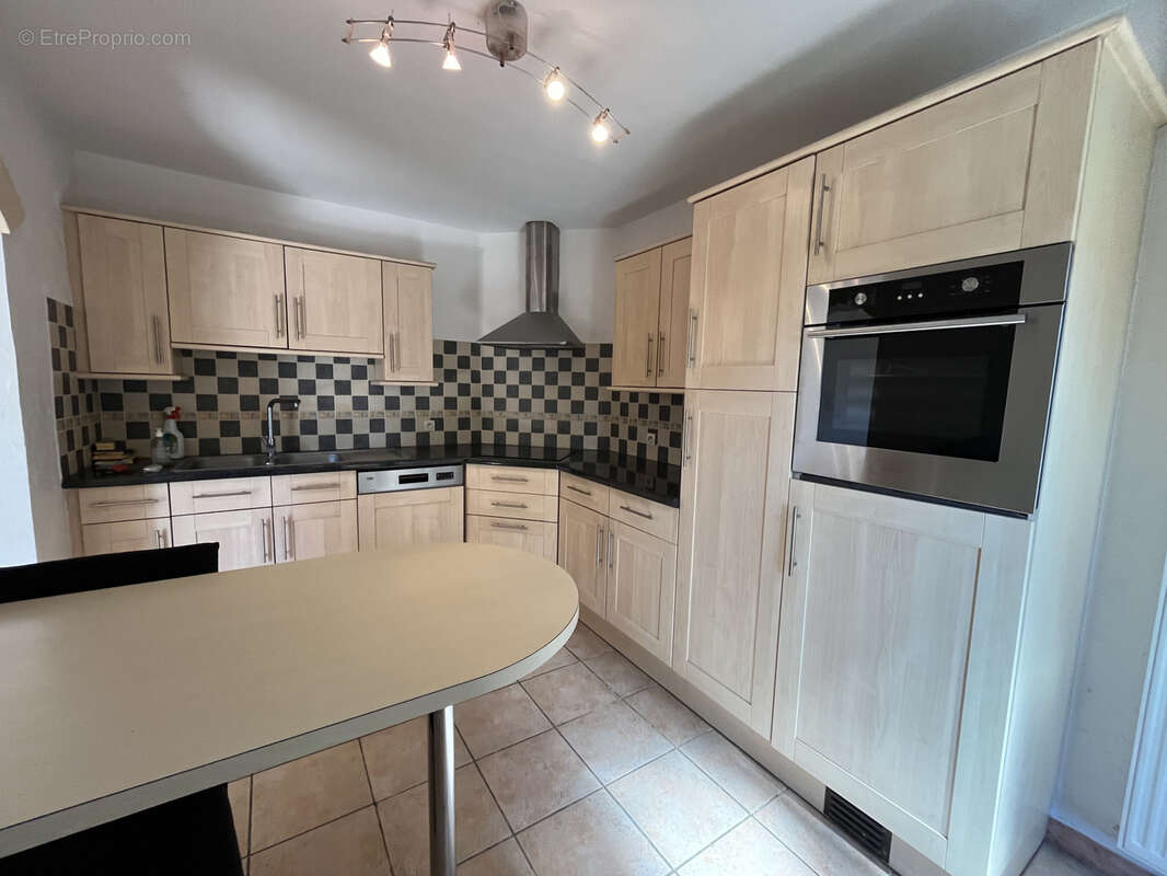 Maison à SAINT-REMY-EN-BOUZEMONT-SAINT-GENEST-ET-ISSON