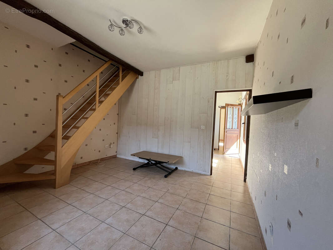 Maison à SAINT-REMY-EN-BOUZEMONT-SAINT-GENEST-ET-ISSON