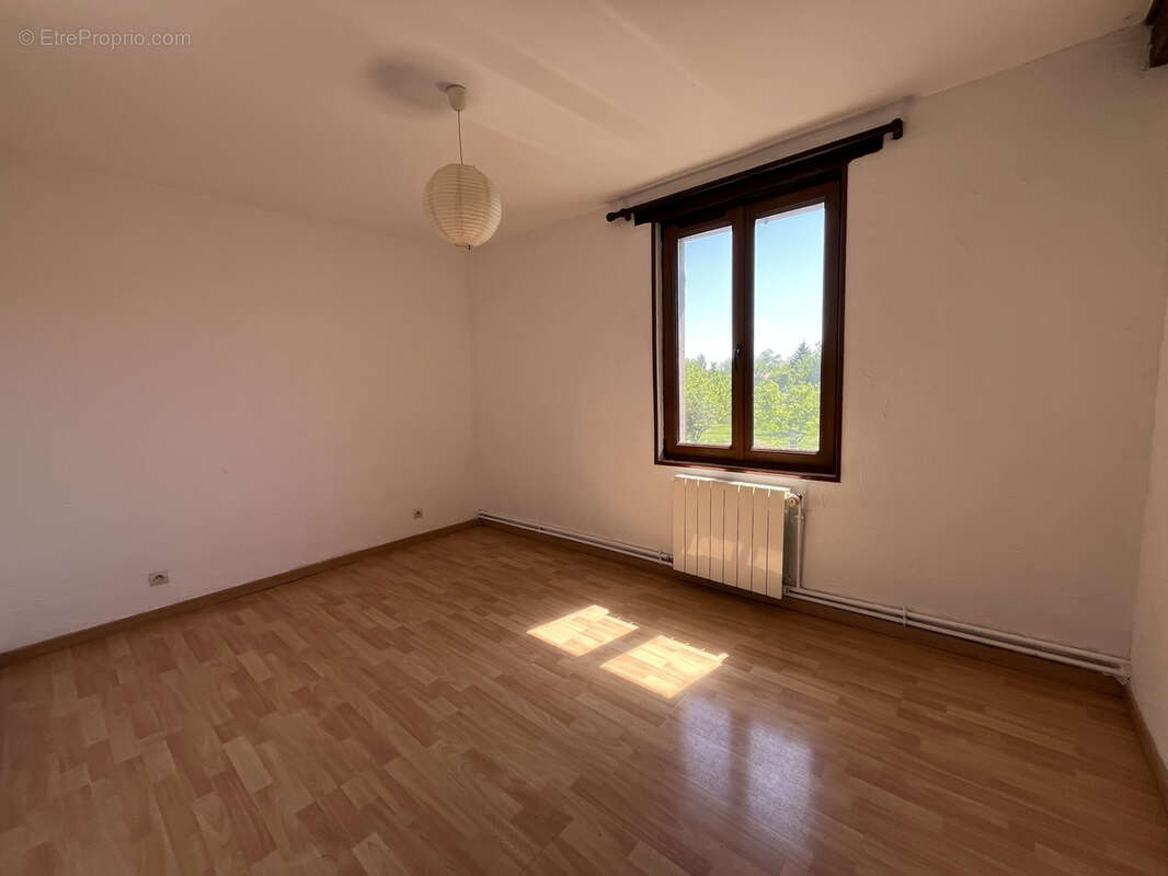 Maison à SAINT-REMY-EN-BOUZEMONT-SAINT-GENEST-ET-ISSON