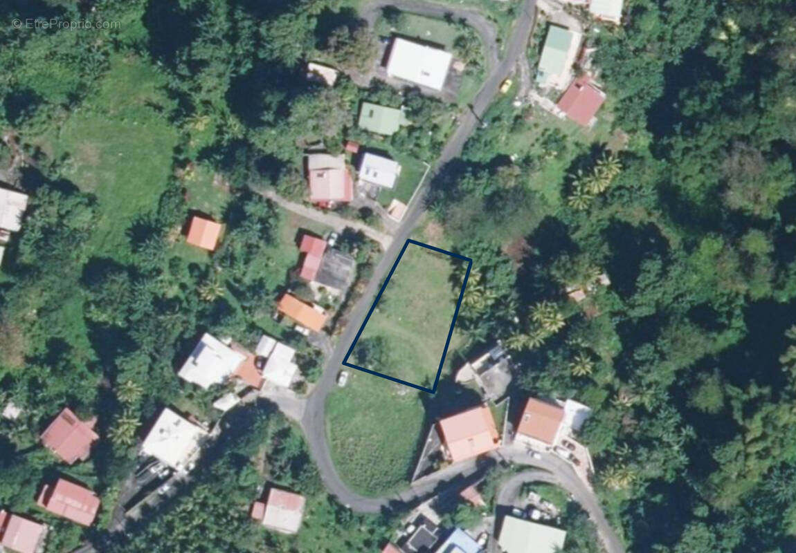 Terrain à LE LORRAIN