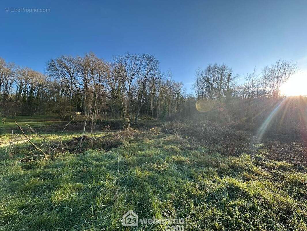 Ce terrain n&#039;attend plus que vous et votre projet - Terrain à VORGES
