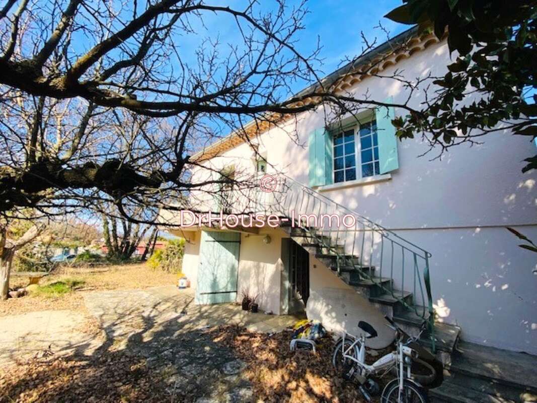 Terrain à SAINT-CHAPTES