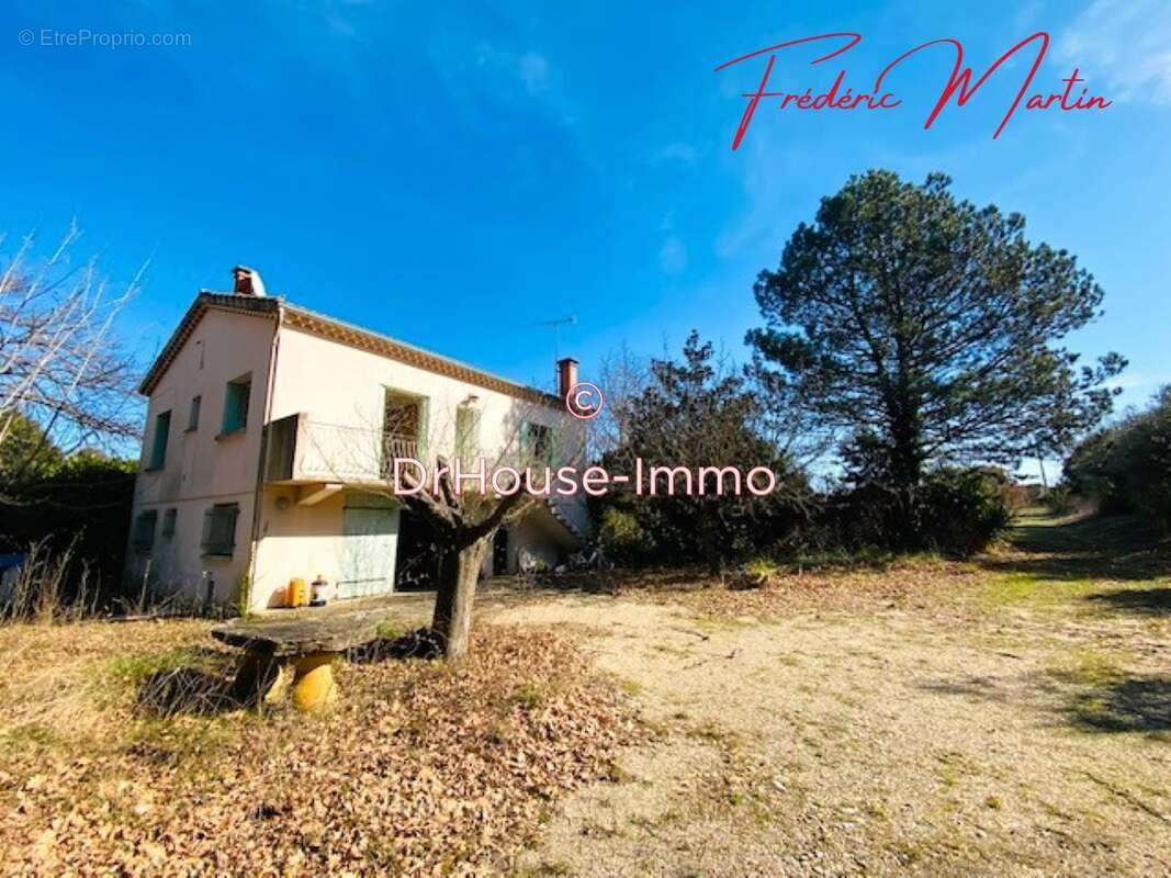 Terrain à SAINT-CHAPTES