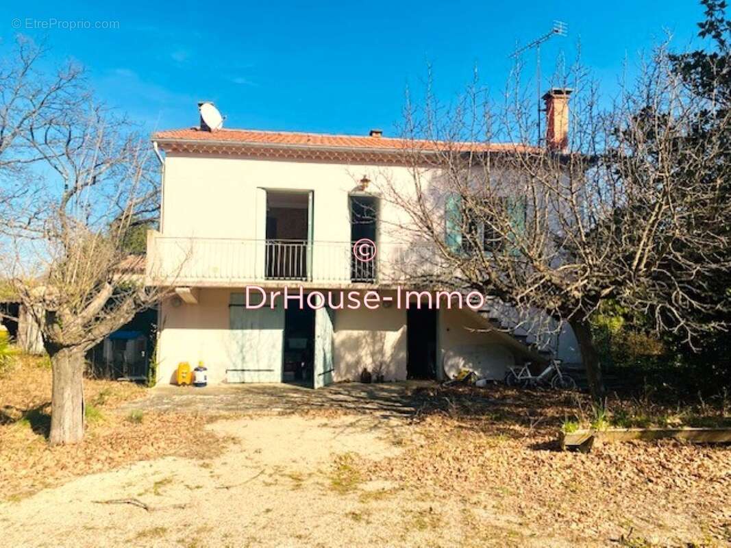 Terrain à SAINT-CHAPTES