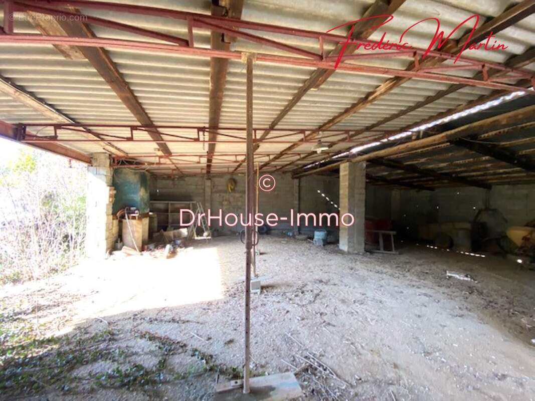 Terrain à SAINT-CHAPTES