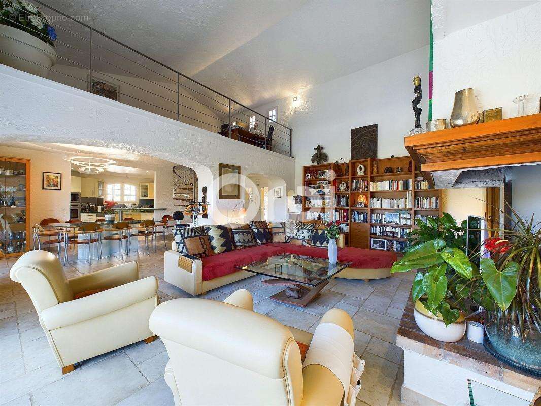 Maison à MANDELIEU-LA-NAPOULE