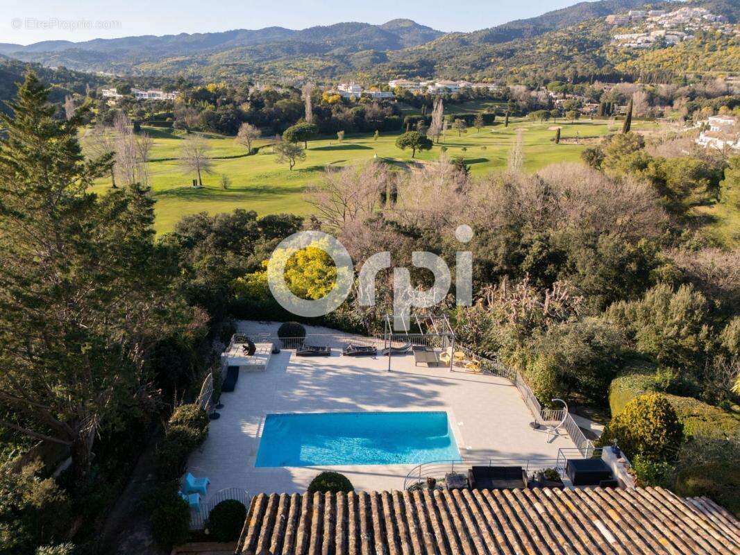 Maison à MANDELIEU-LA-NAPOULE