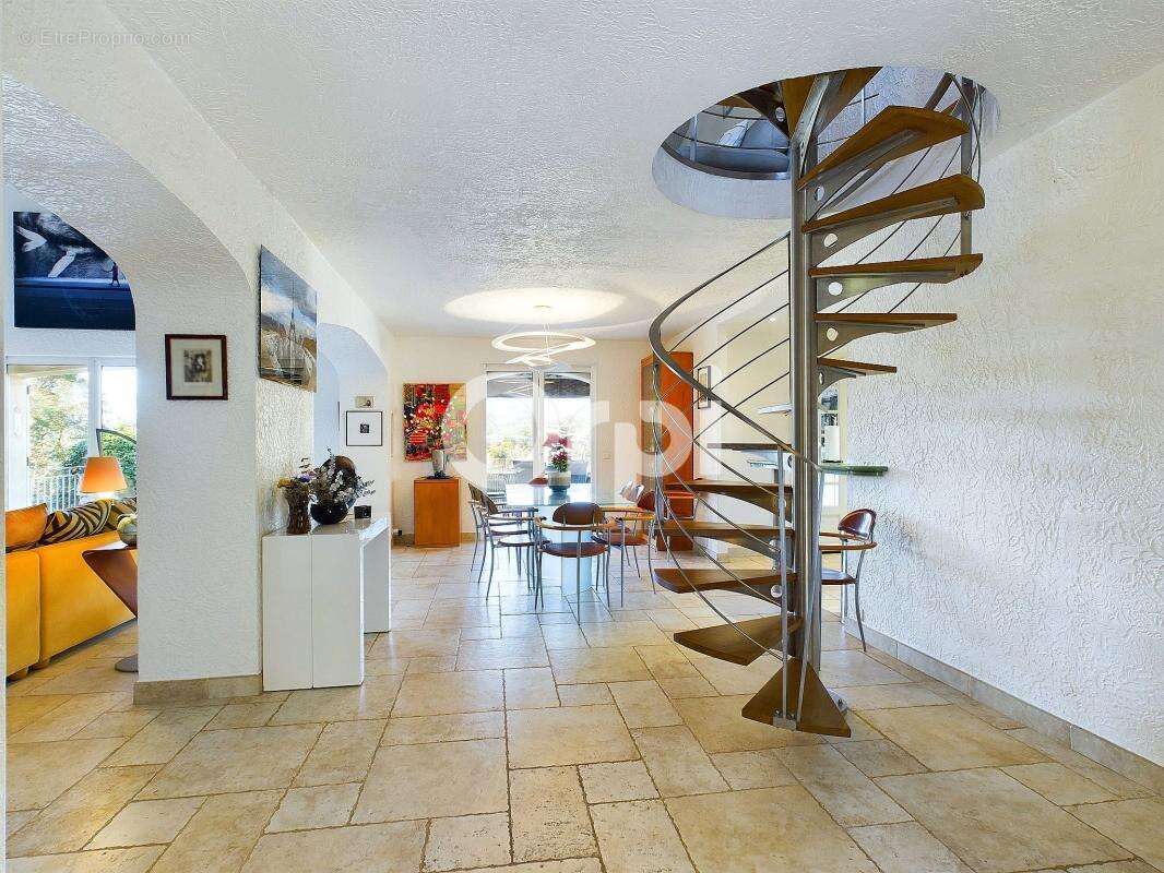 Maison à MANDELIEU-LA-NAPOULE