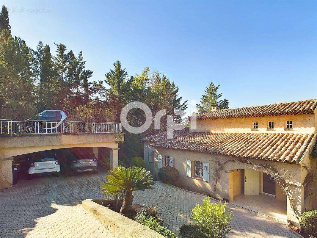 Maison à MANDELIEU-LA-NAPOULE