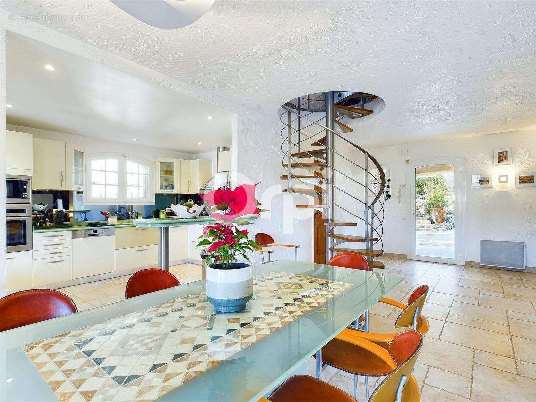 Maison à MANDELIEU-LA-NAPOULE