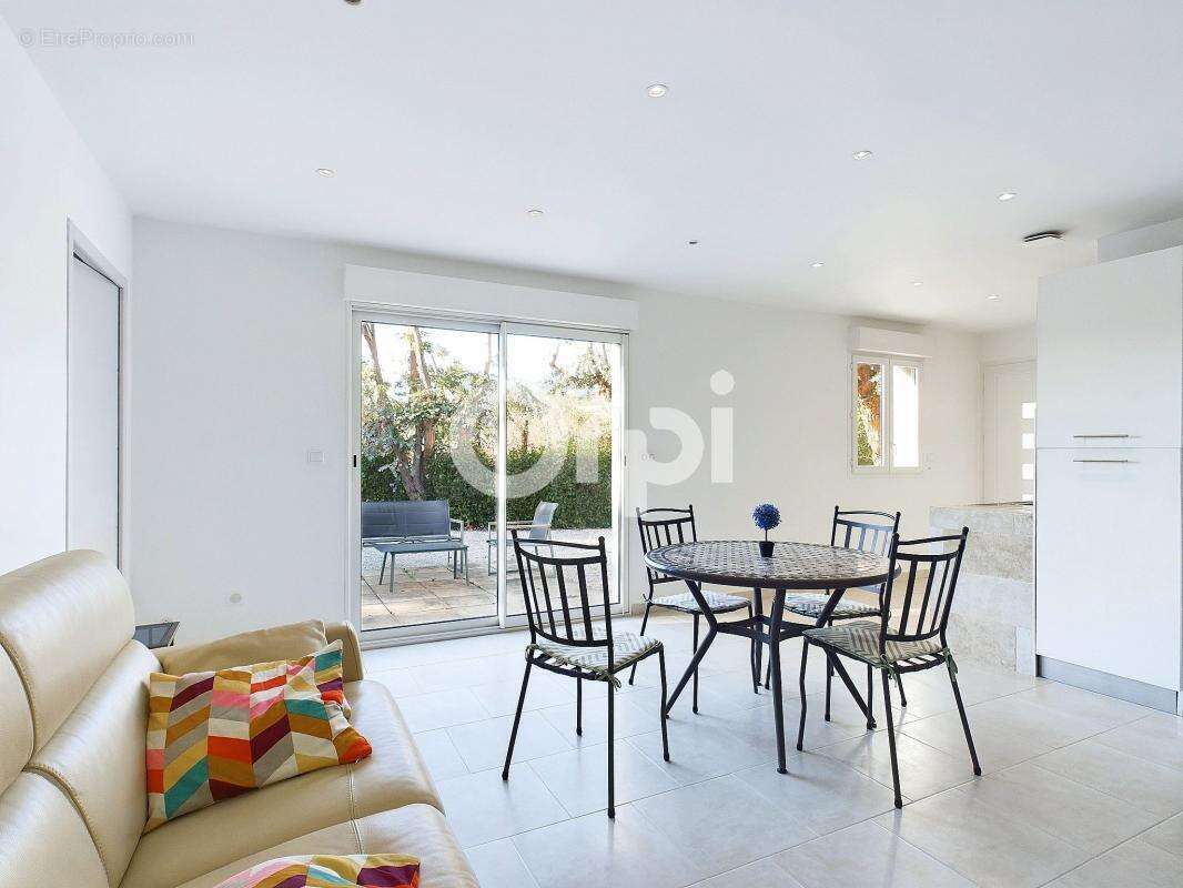 Maison à MANDELIEU-LA-NAPOULE