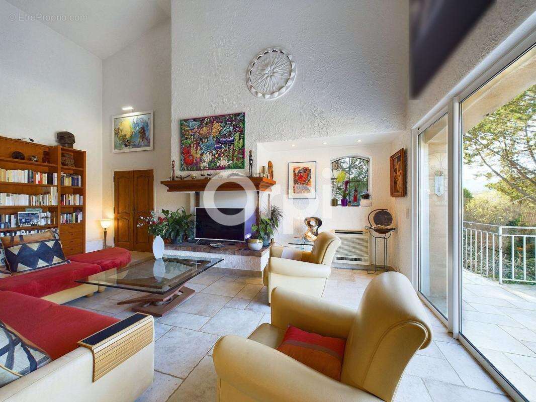 Maison à MANDELIEU-LA-NAPOULE