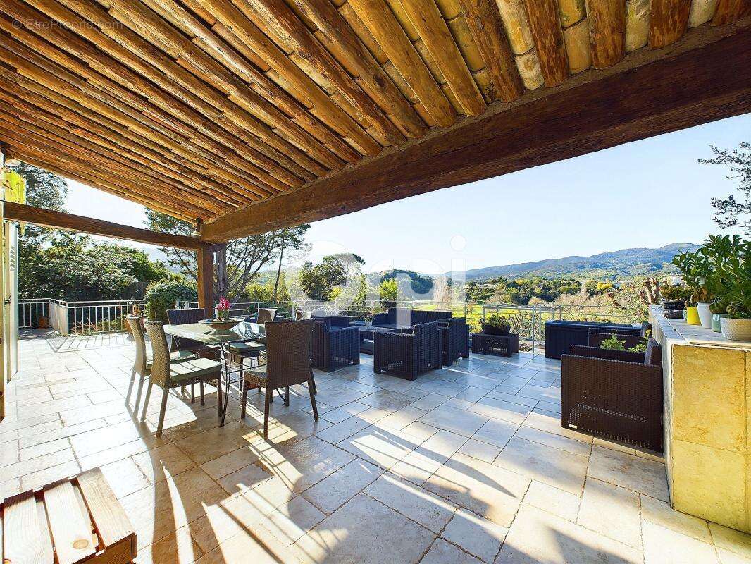 Maison à MANDELIEU-LA-NAPOULE