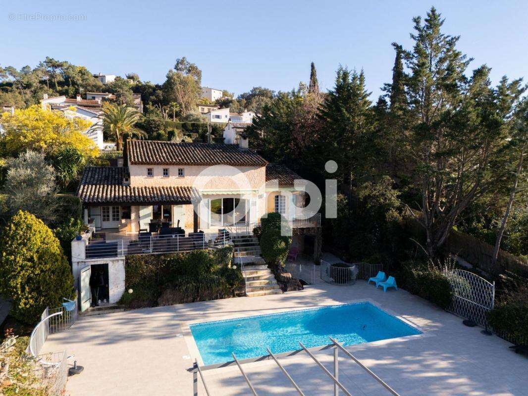 Maison à MANDELIEU-LA-NAPOULE