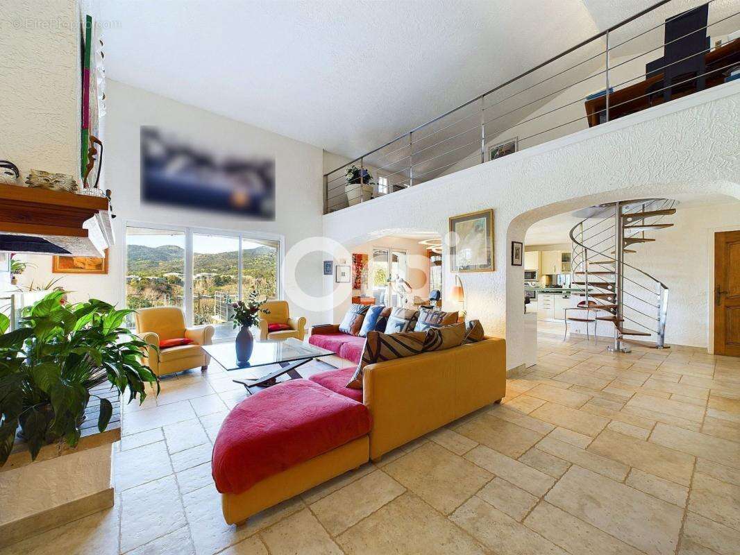 Maison à MANDELIEU-LA-NAPOULE