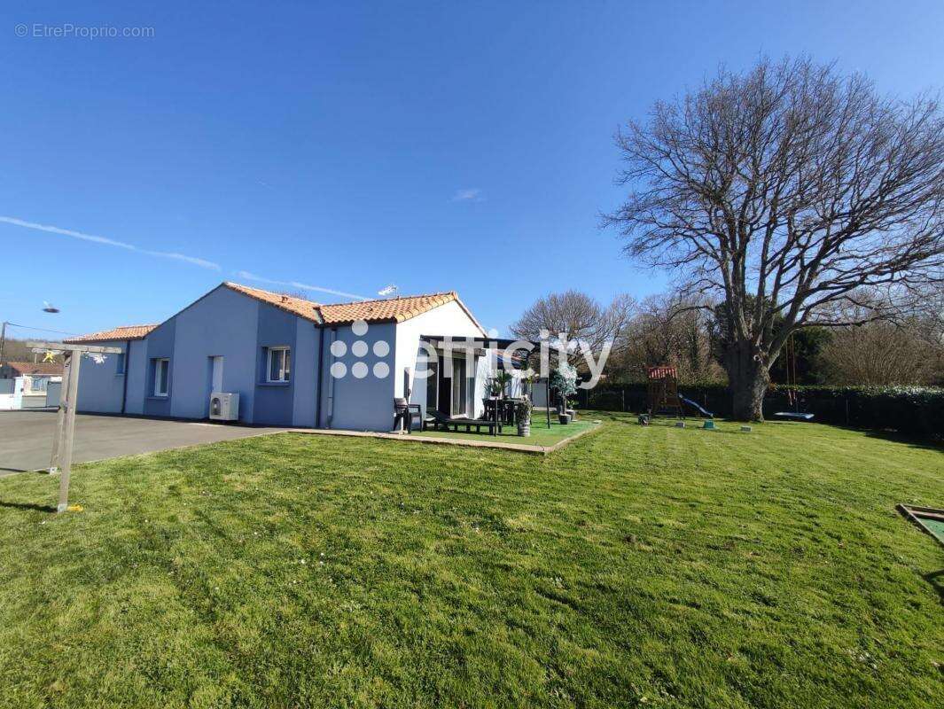 Maison à SAINT-PHILBERT-DE-GRAND-LIEU