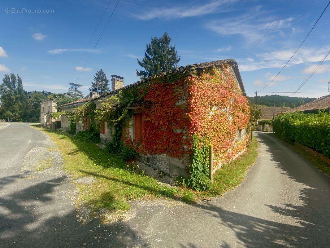 Maison à ANTONNE-ET-TRIGONANT