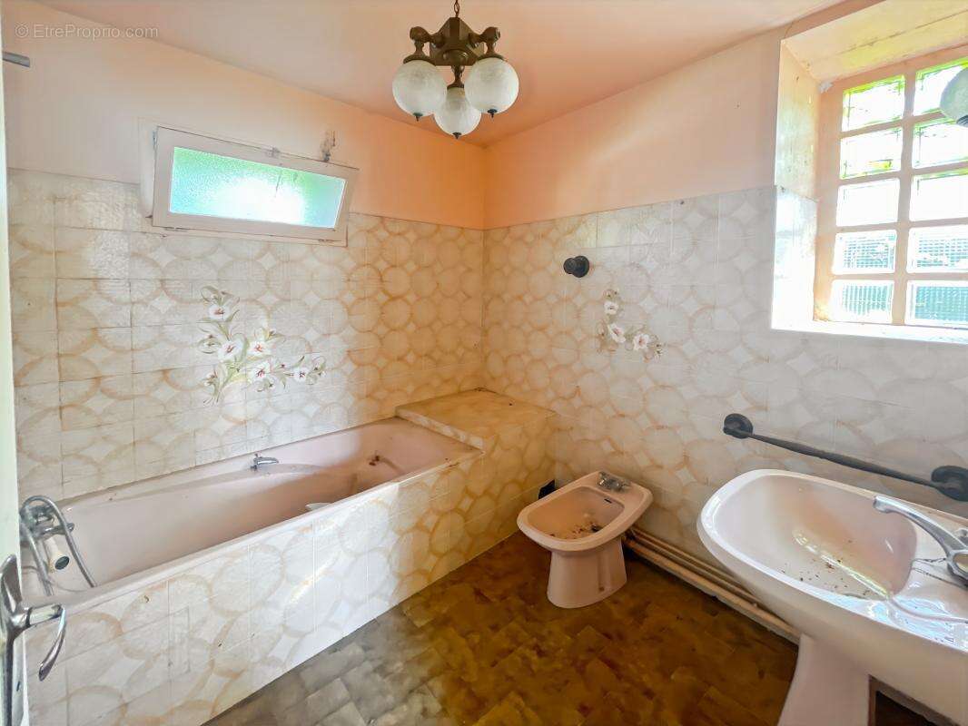 Maison à ANTONNE-ET-TRIGONANT