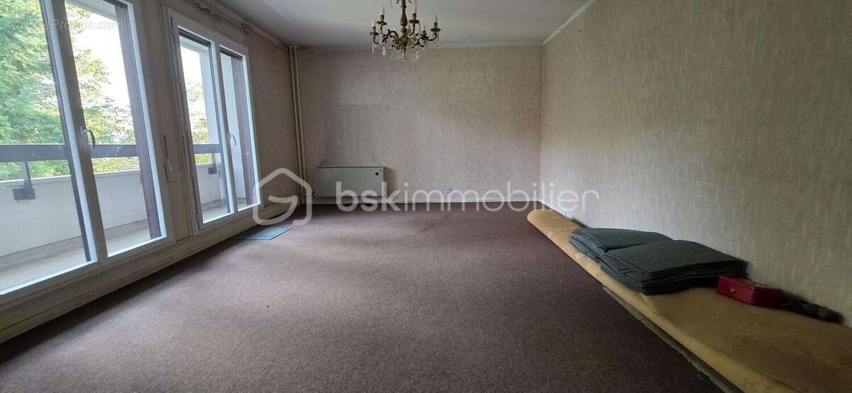 Appartement à LE COUDRAY-MONTCEAUX