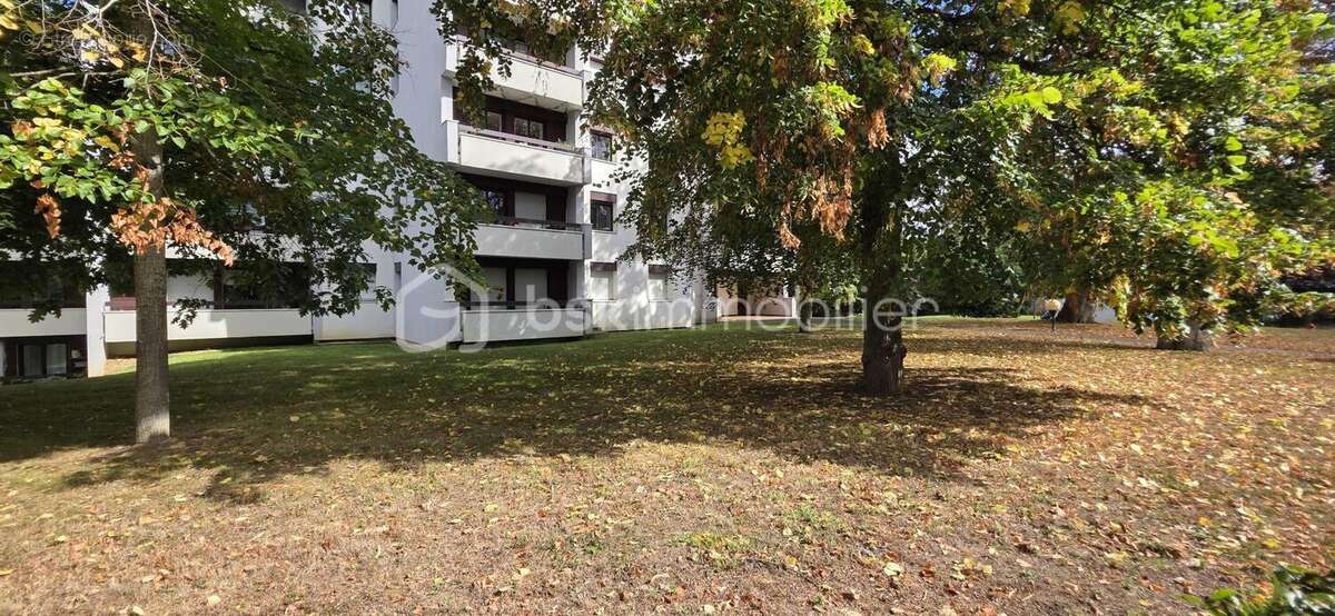 Appartement à LE COUDRAY-MONTCEAUX