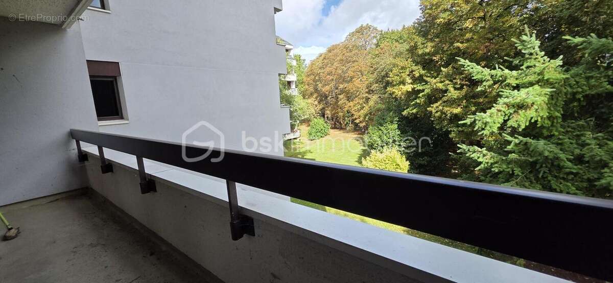 Appartement à LE COUDRAY-MONTCEAUX