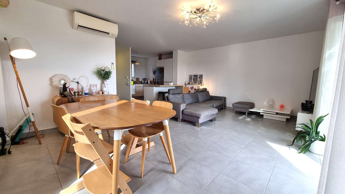 Maison à SAINT-CLEMENT-DE-RIVIERE