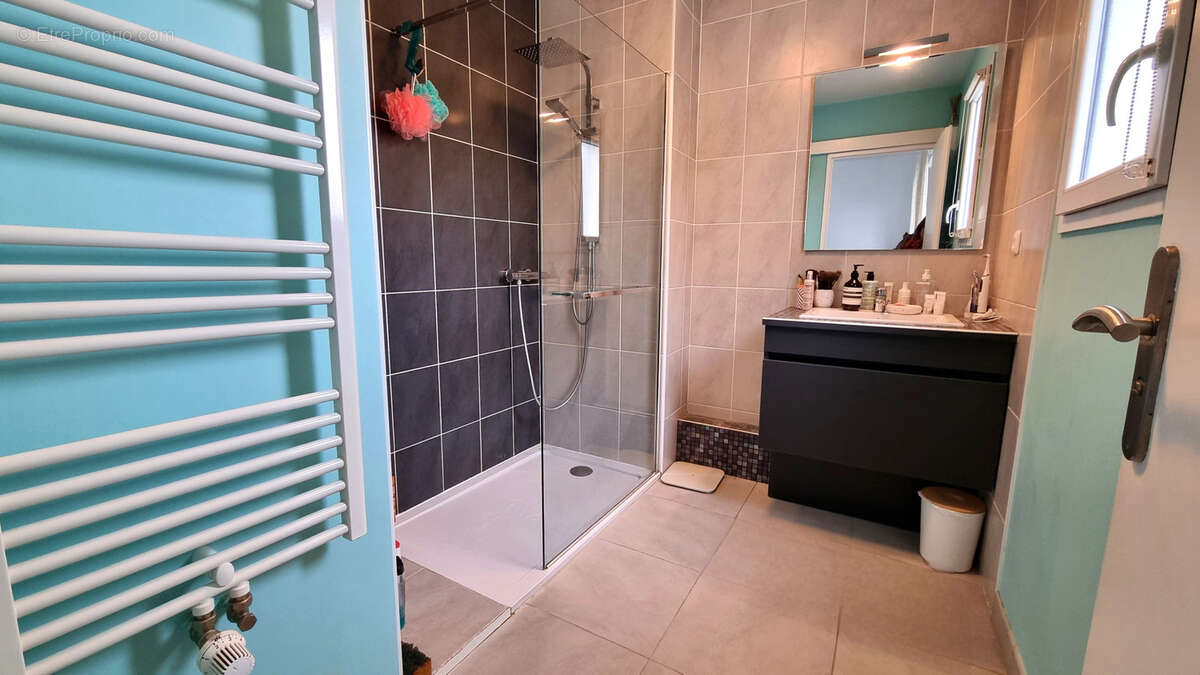 Maison à SAINT-CLEMENT-DE-RIVIERE