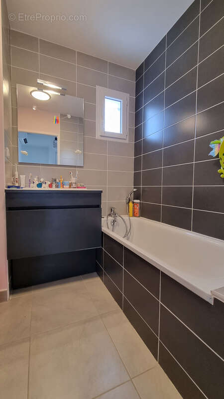 Maison à SAINT-CLEMENT-DE-RIVIERE