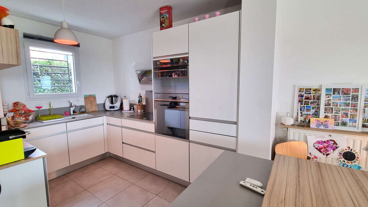 Maison à SAINT-CLEMENT-DE-RIVIERE