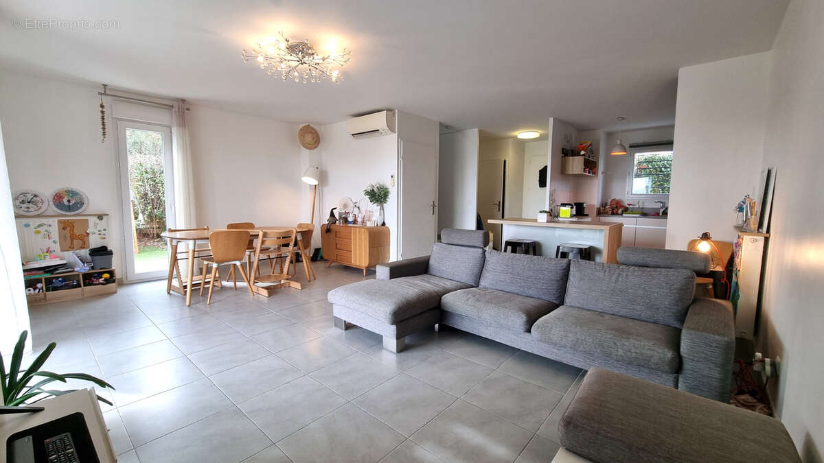 Maison à SAINT-CLEMENT-DE-RIVIERE