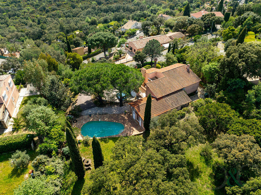 Maison à BORMES-LES-MIMOSAS